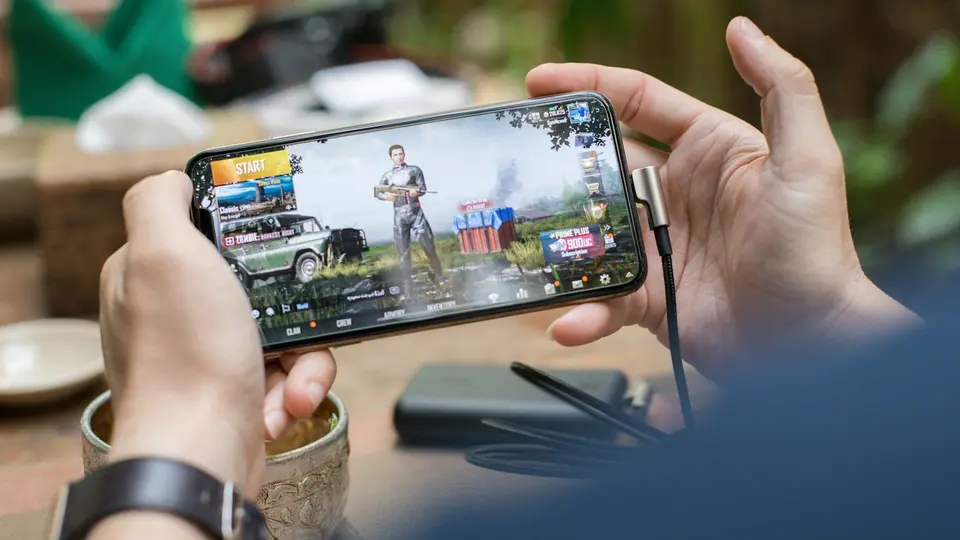 Smartphone com gatilhos mecânicos L1 R1 acoplados para Free Fire