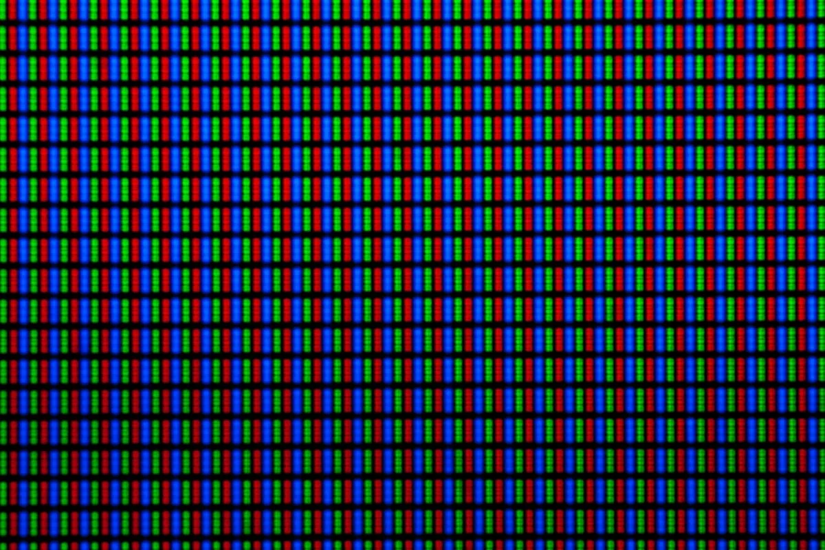 Padrão de subpixels vermelho, verde e azul em close-up, textura típica de uma tela AMOLED