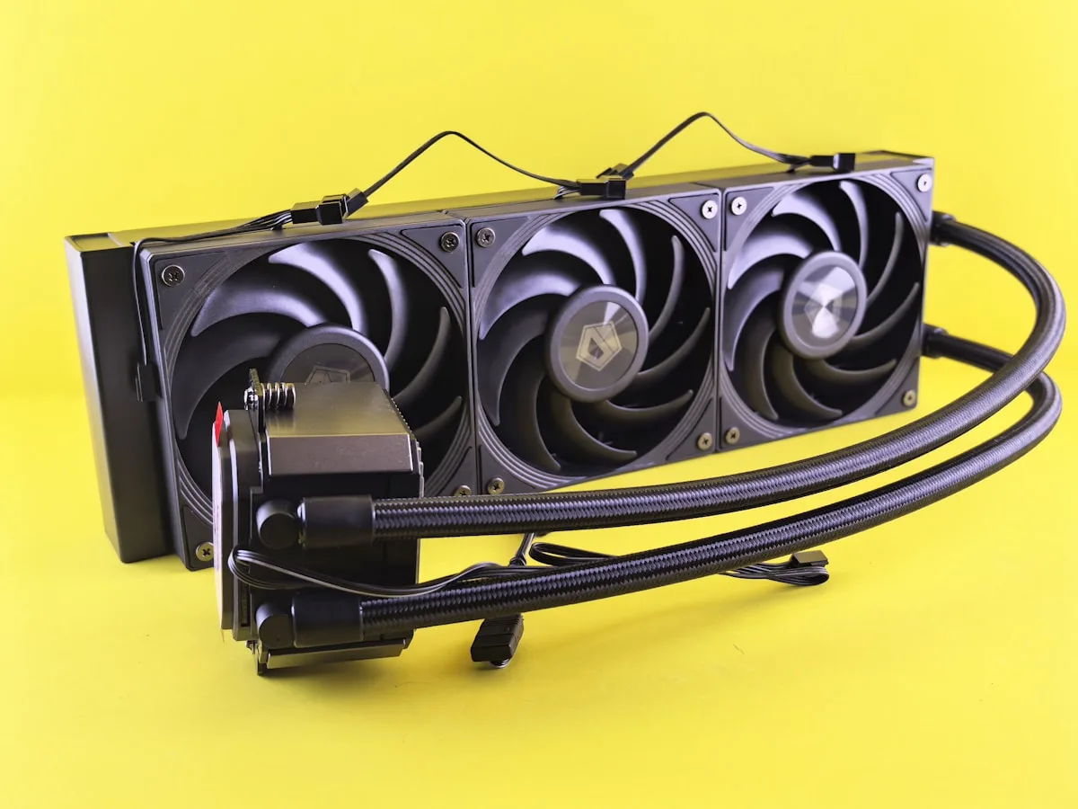 Radiador de cooler líquido no gabinete Radiador de cooler a água com ventoinhas montado dentro do gabinete