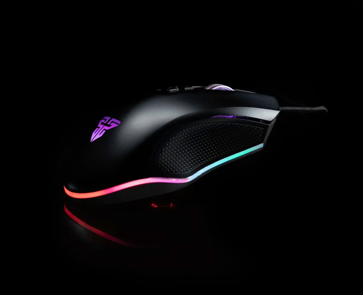 Pegadas palm, claw e fingertip no mouse gamer Comparação das pegadas palm, claw e fingertip em mouse gamer com a mão posicionada