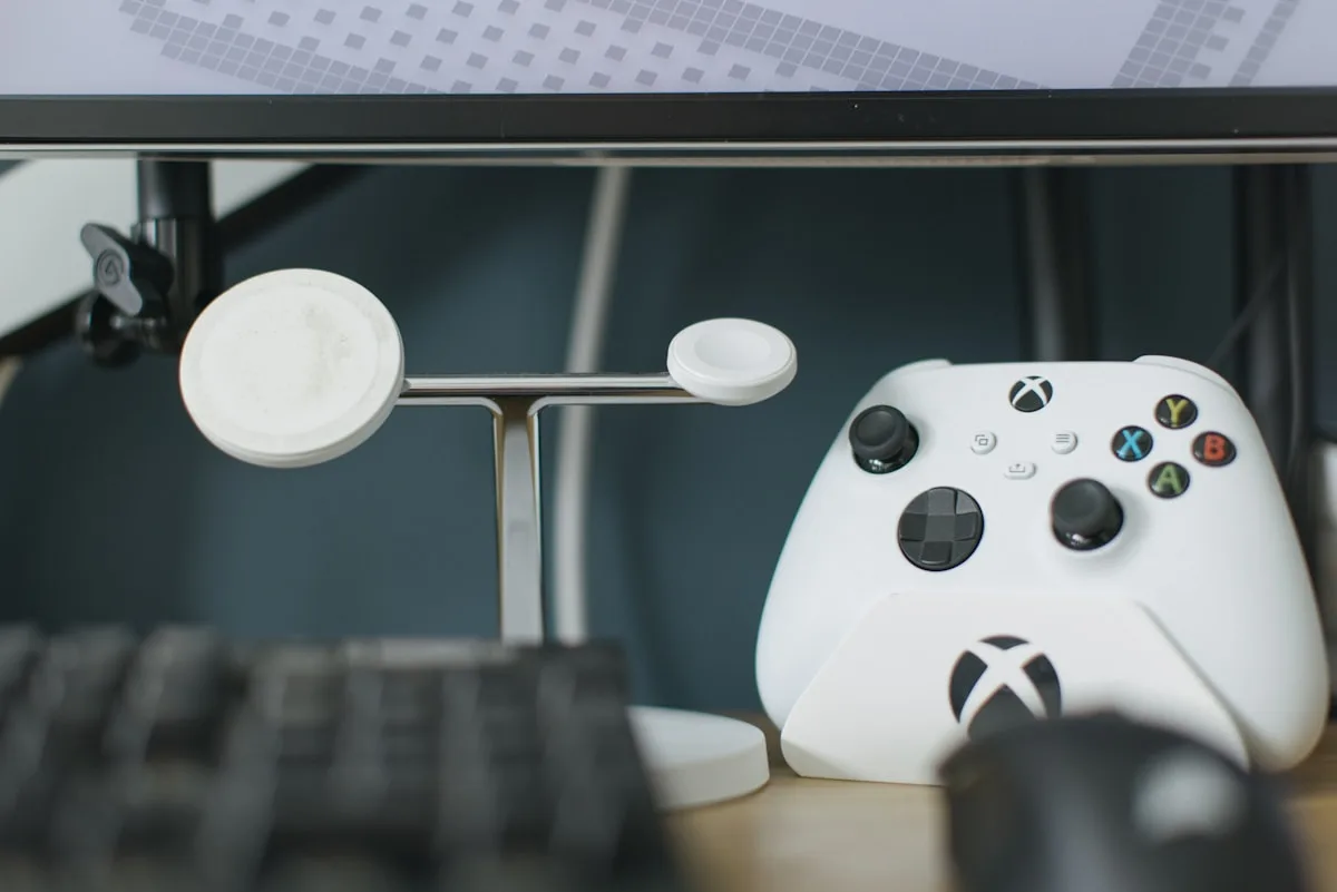 Recursos: 8BitDo Ultimate Software vs Xbox Accessories App App 8BitDo Ultimate Software mostrando configuração de deadzone e curva de resposta do analógico