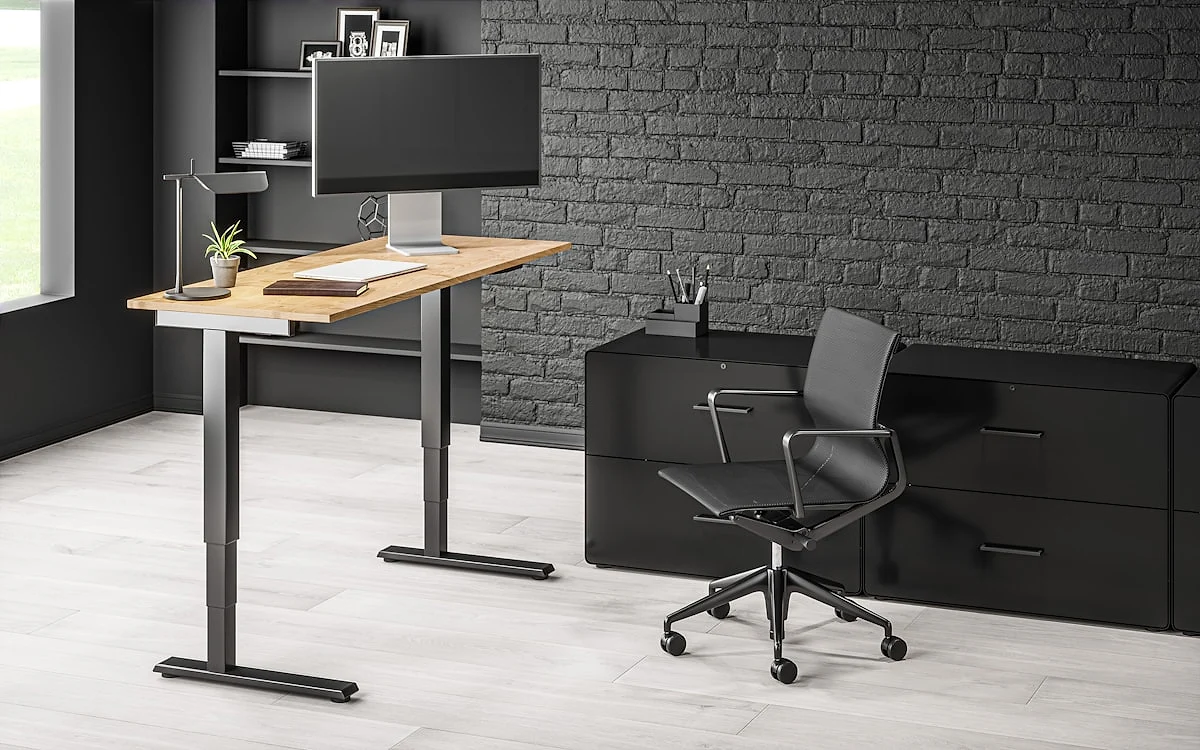 Bandeja organizadora de cabos sob tampo de standing desk com periféricos de setup gamer