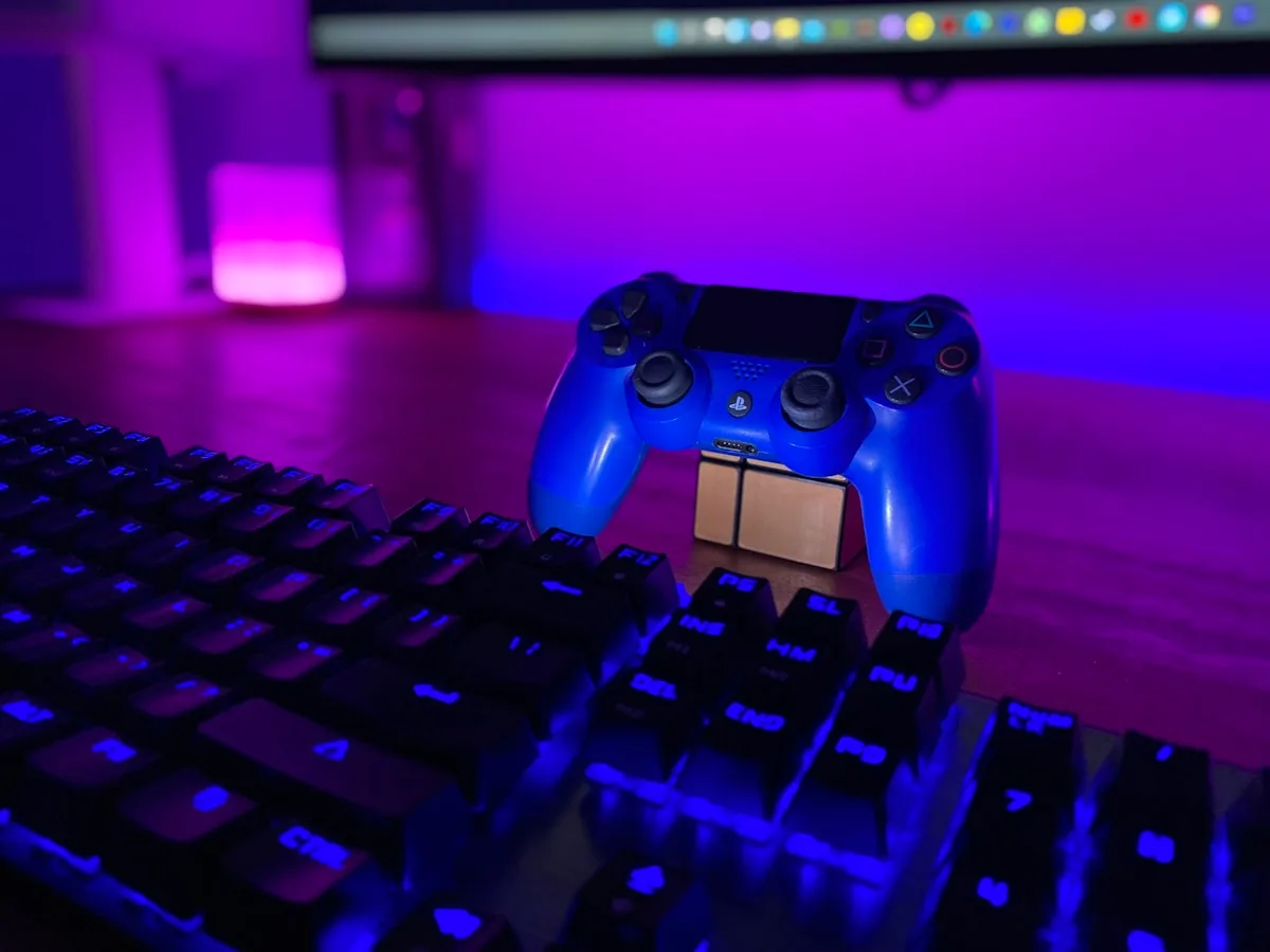 DualSense conectado ao PC via Bluetooth com app PlayStation instalado no Windows