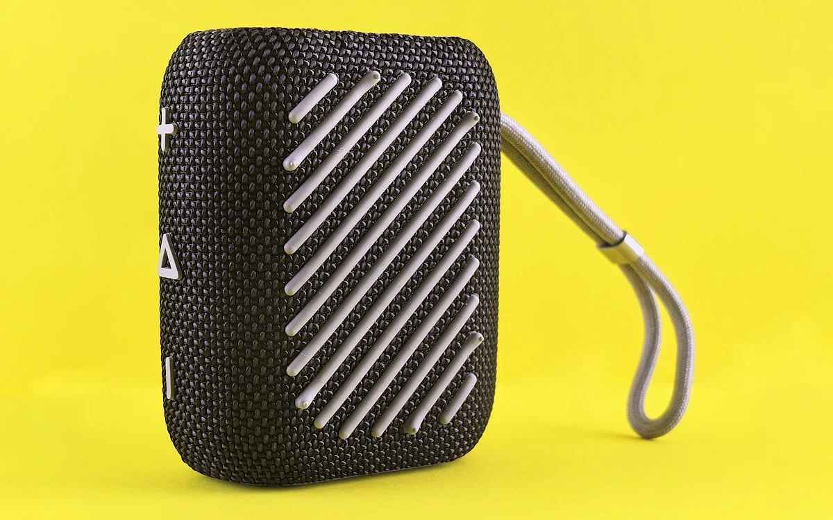Ranking caixas de som portáteis 2026 Seis caixas de som portáteis Bluetooth alinhadas por tamanho — do miniatura ao potente