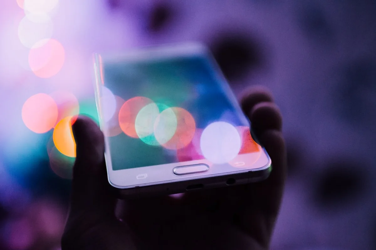 Comparativo celulares Motorola para jogos 2026 Linha de celulares Motorola Edge e Moto G lado a lado mostrando telas com jogos