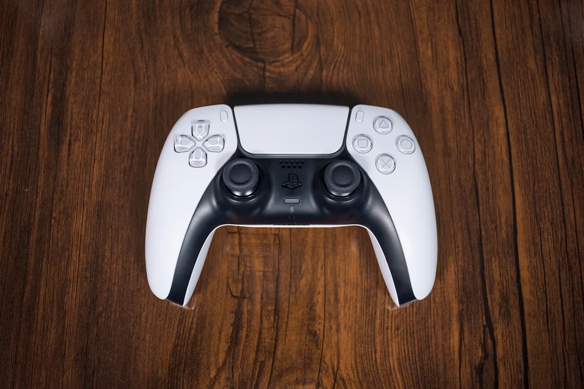Compatibilidade 8BitDo: PC, Switch e Android 8BitDo Ultimate 2 conectado em PC Windows e Nintendo Switch via dongle 2.4GHz e Bluetooth