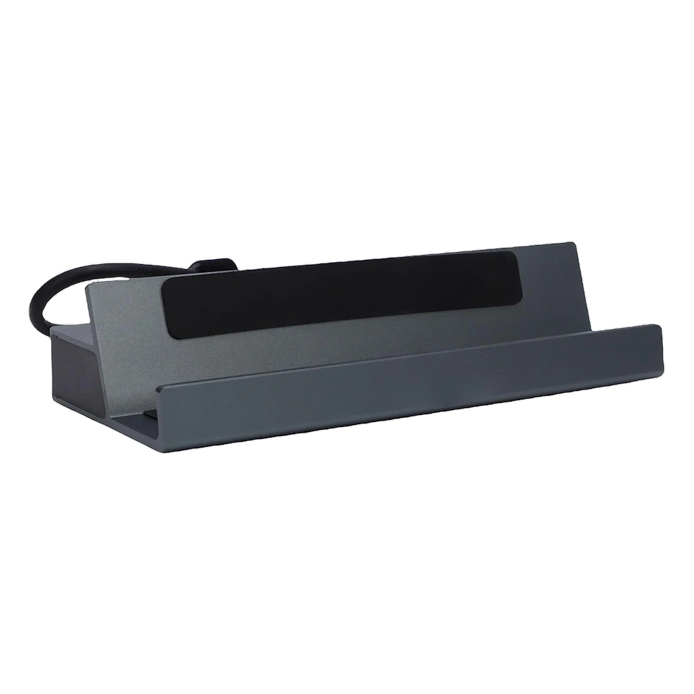 Dock compacto cinza-escuro visto de lado, com cabo USB-C dobrado e porta USB-A na lateral