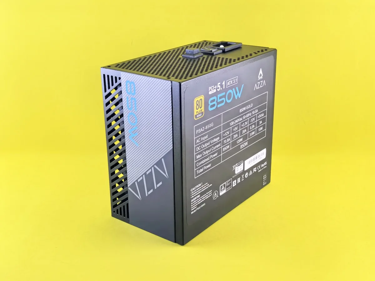 Fonte modular Gold para PC gamer com cabos organizados