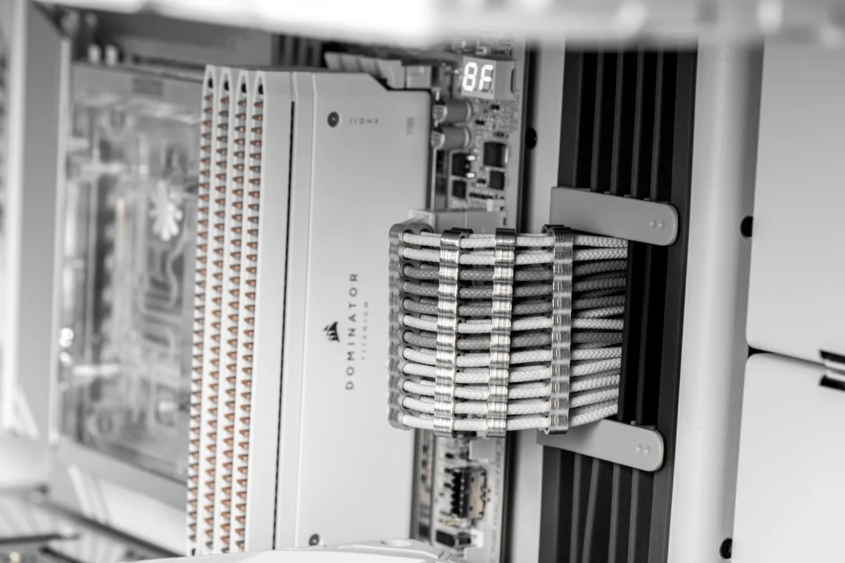 Conectores PCIe da fonte Conectores PCIe e cabos de fonte de alimentação para placa de vídeo