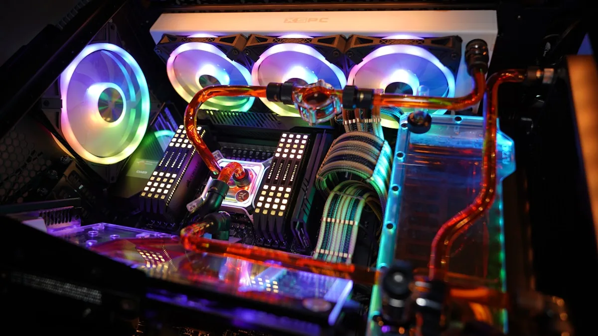 Melhores gabinetes gamer 2026 Interior de gabinete mid tower gamer com placa-mãe ATX, placa de vídeo e ventoinhas ARGB instaladas