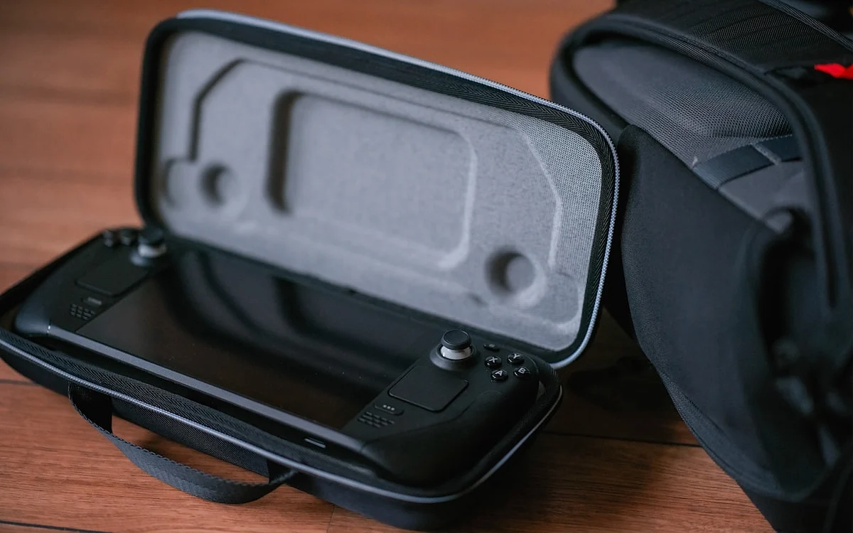 Grips para Joy-Con do Switch 2 — modo portátil Nintendo Switch 2 em modo portátil com grips ergonômicos encaixados nos Joy-Con