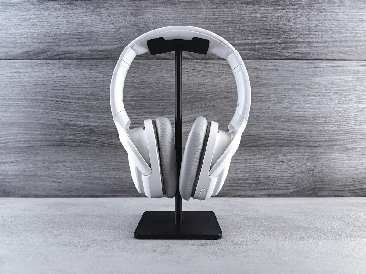 Driver e almofada de memory foam Headset gamer over-ear com almofada de memory foam e drivers grandes em close