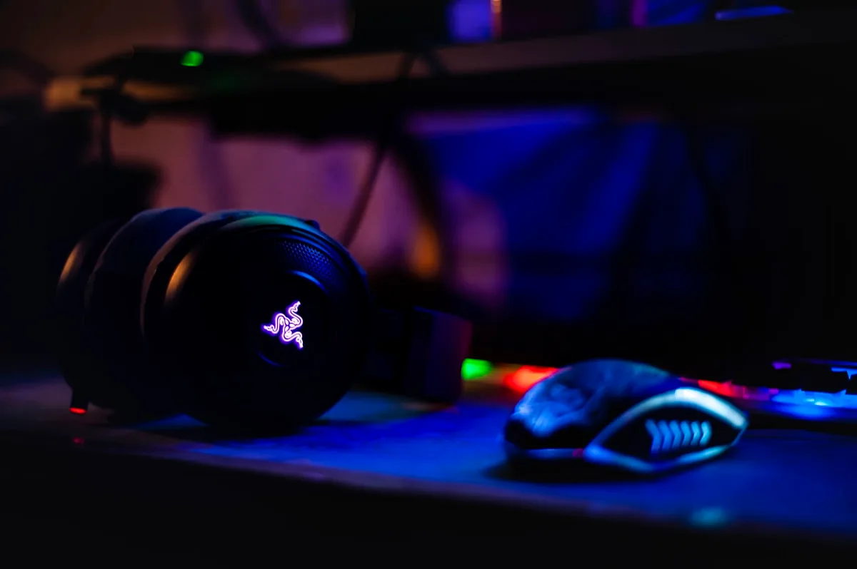 Linha de headset Redragon over-ear Headset gamer Redragon over-ear com drivers de 53 mm e microfone destacável