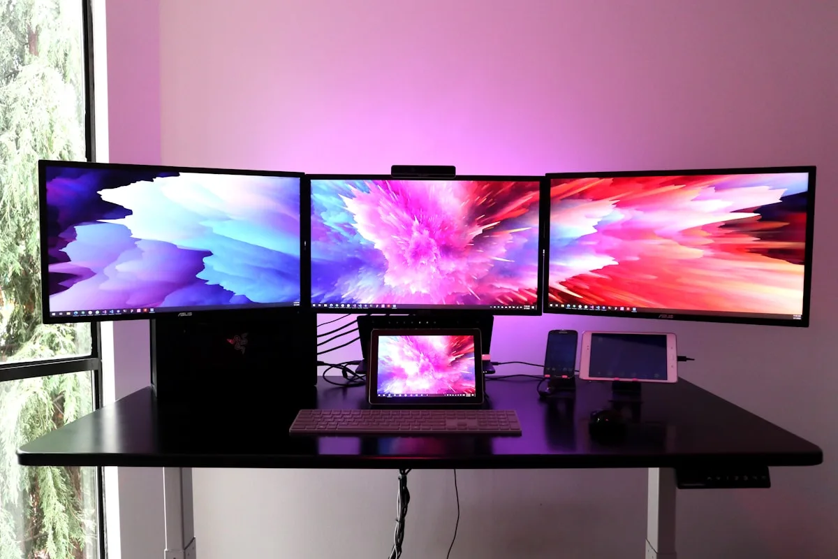Detalhe de tela QHD 1440p mostrando nitidez superior em comparação com Full HD