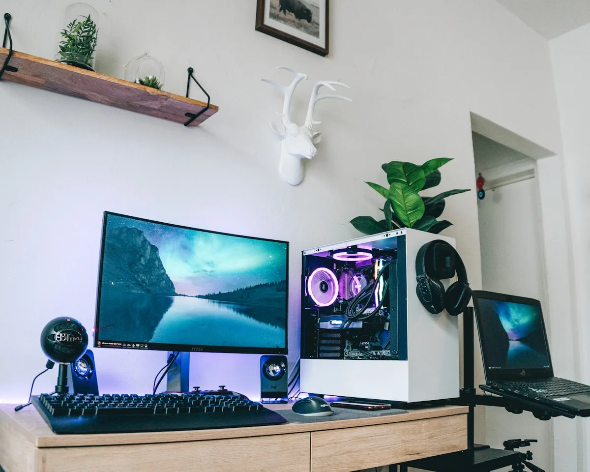 Tela curva ultrawide 34 polegadas exibindo jogo em proporção 21:9 com campo visual expandido