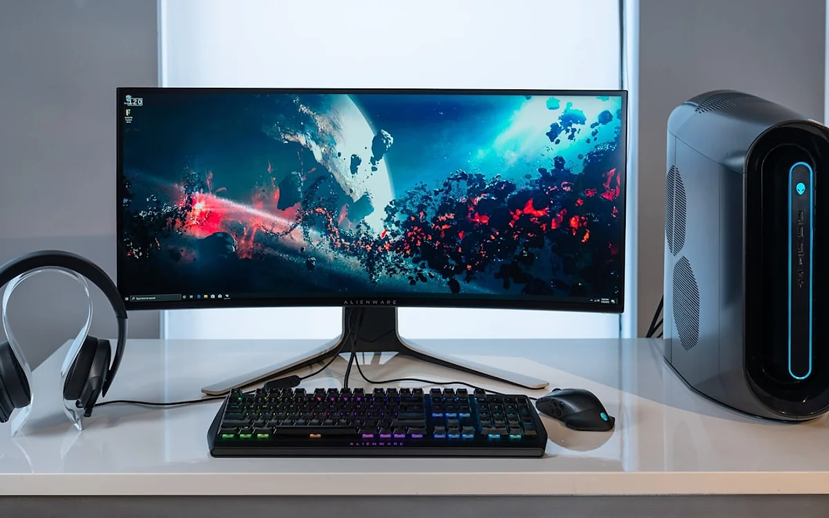 Proteção elétrica com nobreak para PC gamer — blackout, brownout e surtos Diagrama de proteção elétrica mostrando nobreak conectado entre a tomada e o PC gamer