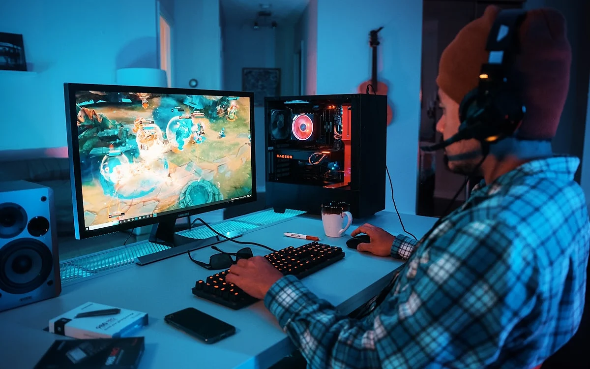 Tipos de nobreak para PC gamer — off-line, line-interactive e on-line Comparativo entre nobreak off-line, line-interactive e on-line dupla conversão para PC gamer