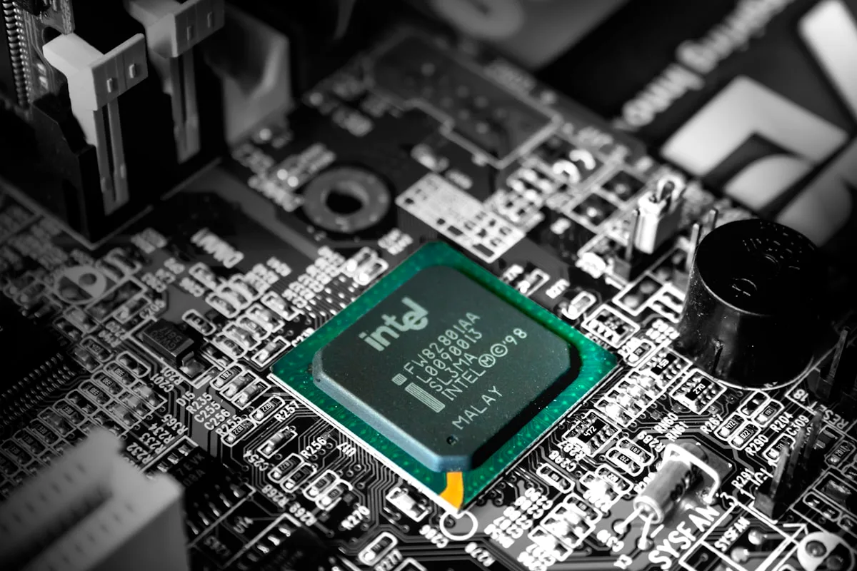 Melhores processadores para jogos 2026 Processador AMD Ryzen instalado em placa-mãe AM5 com cooler de alta performance em PC gamer