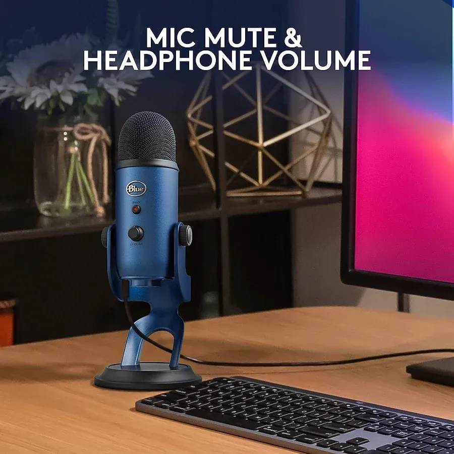 Blue Yeti microfone condensador USB prata com tripé de mesa para stream e podcast vista frontal