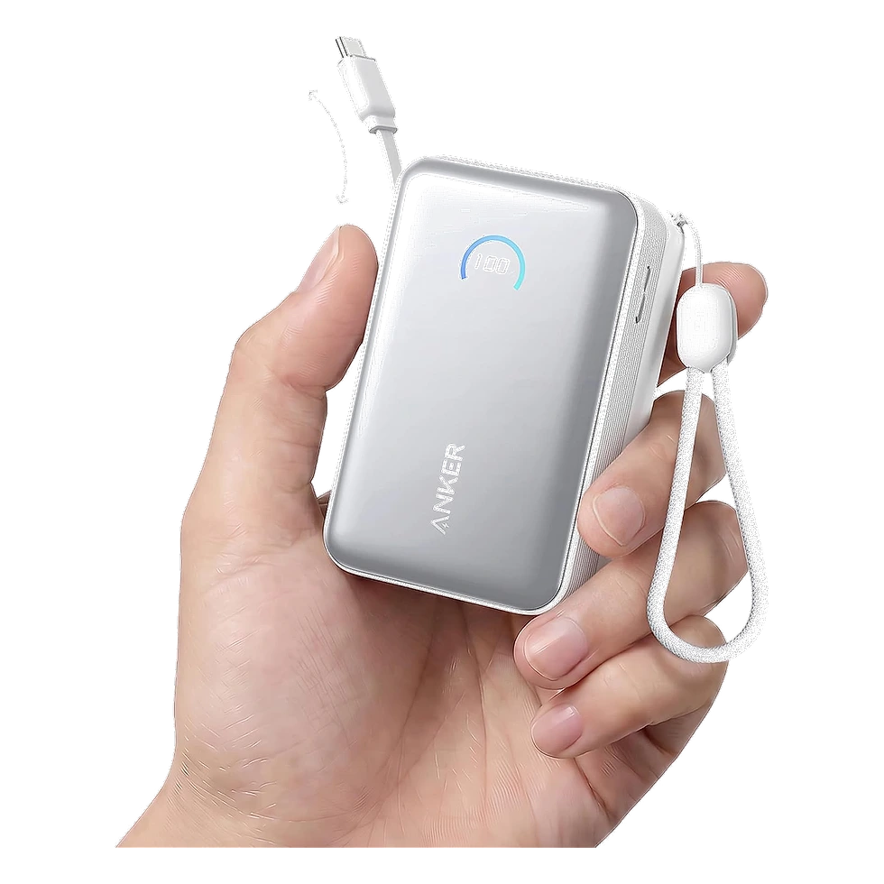 Power bank Anker Nano Mini branco segurado na mão com cabo USB-C e alça de silicone