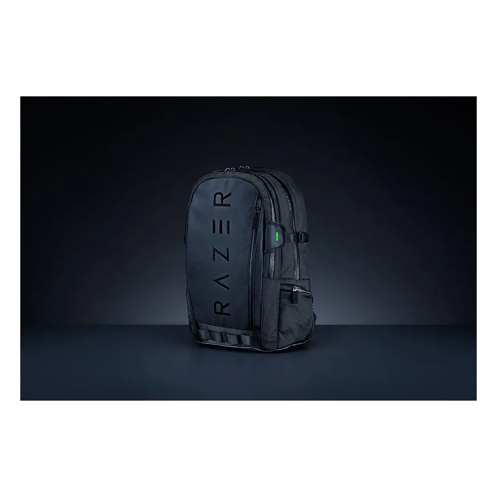 Mochila Razer Rogue V3 preta vista de frente com logo Razer em relevo e compartimento frontal com zíper