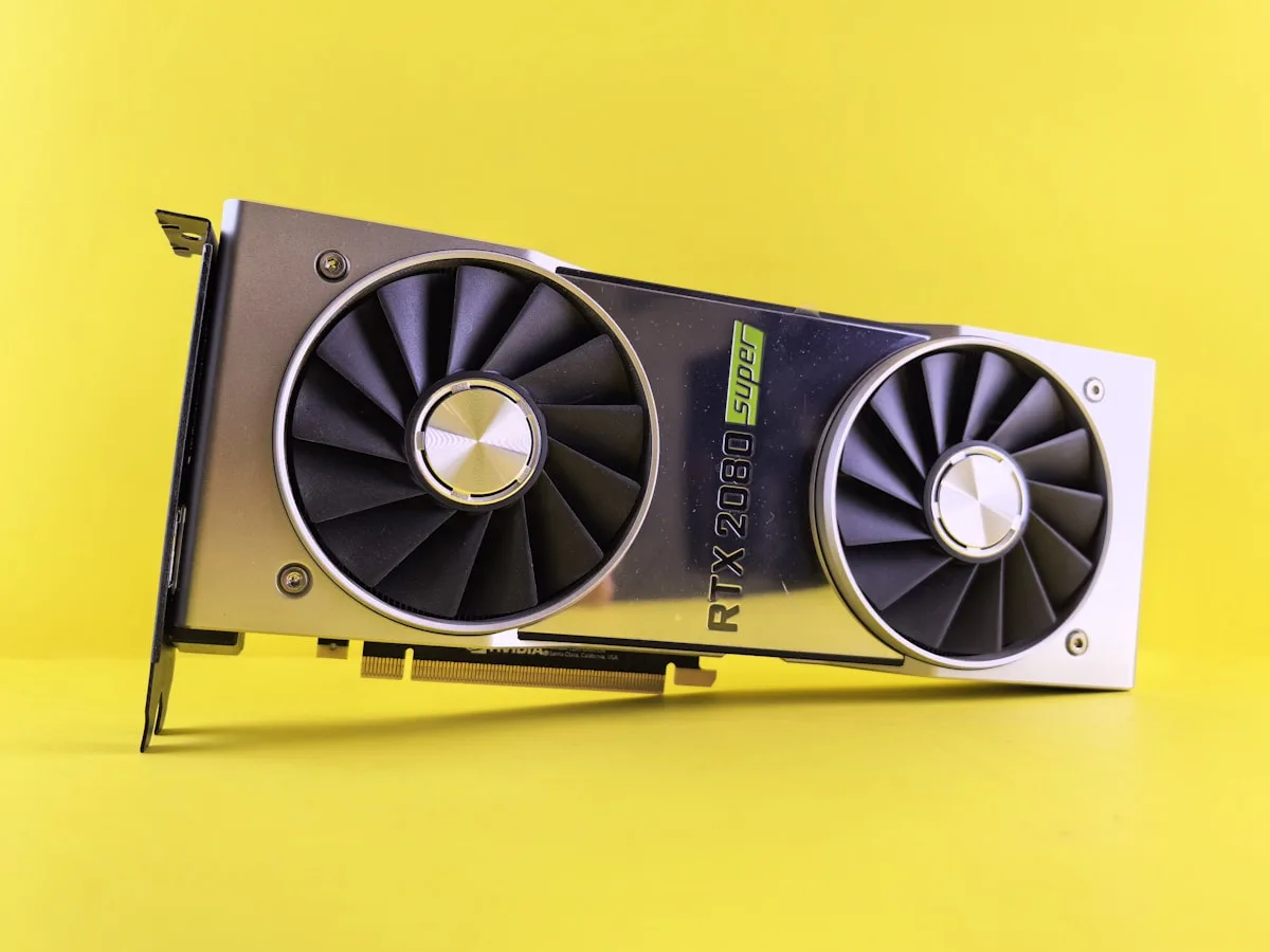Performance RTX 4060 e RTX 4070 em jogos a 1080p, 1440p e 4K Setup PC gamer com monitor 1440p e placa de vídeo NVIDIA instalada para gaming em alta resolução