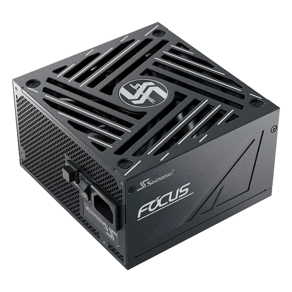 Fonte modular Seasonic Focus GX na cor preta, vista em ângulo mostrando a grade frontal e o conector traseiro