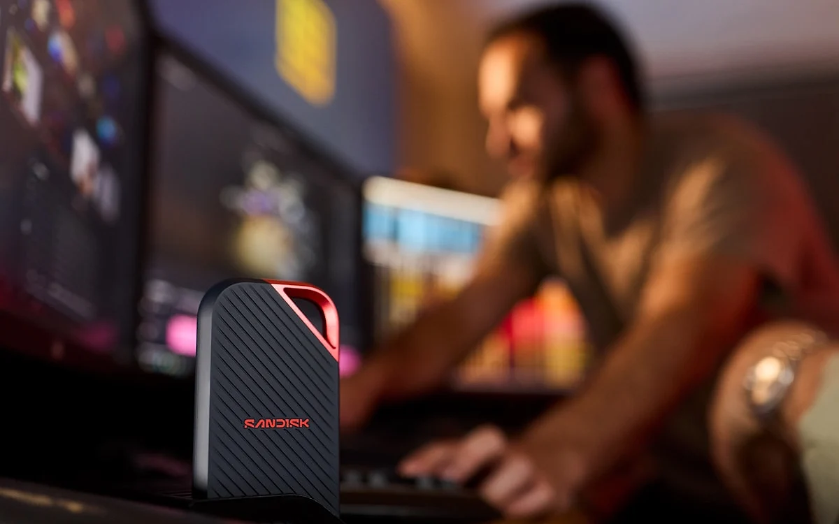 Comparação lado a lado entre um case de SSD externo e um HD externo tradicional