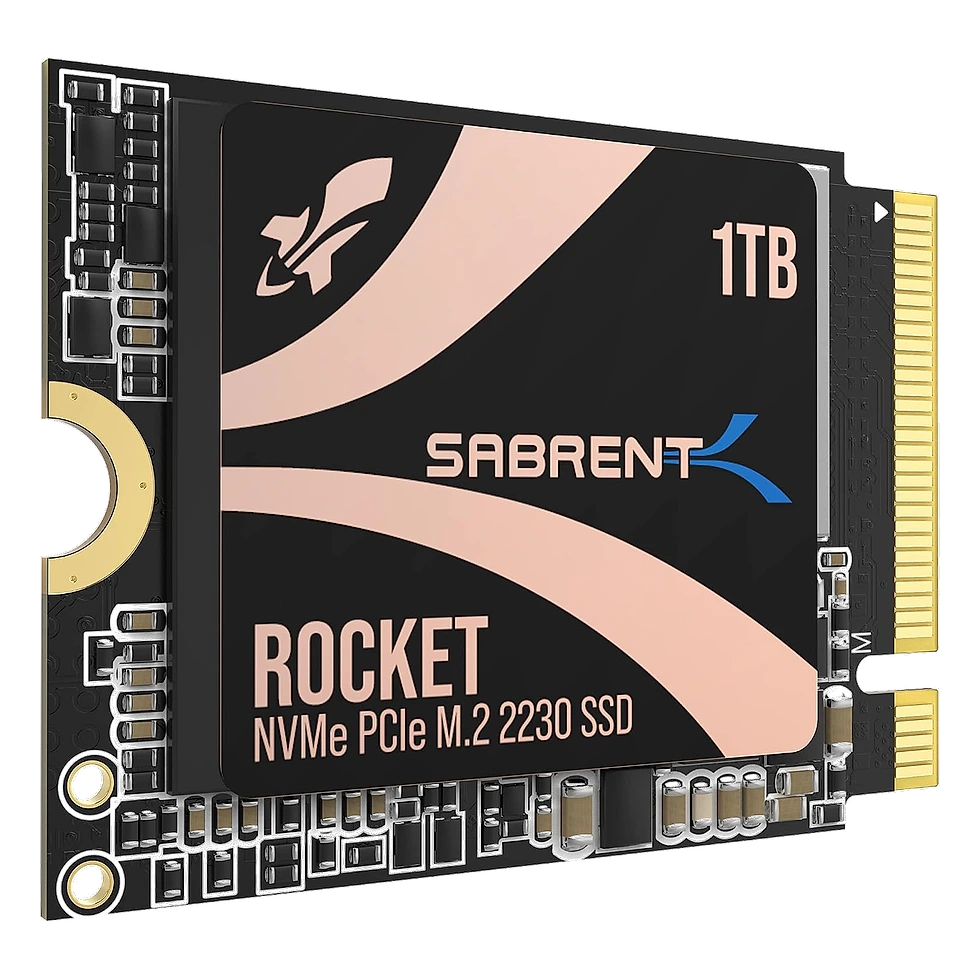 SSD Sabrent Rocket M.2 2230 de 1 TB com etiqueta preta e rosa, conector dourado à direita