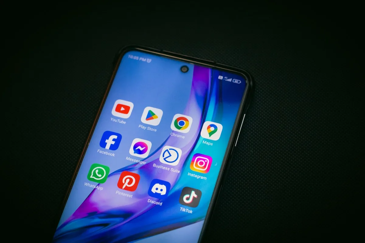 Configurações de taxa de quadros do Free Fire e PUBG Mobile mostrando opções 90fps e 120fps no celular