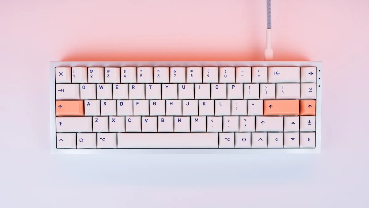 Dongle USB 2,4 GHz de teclado mecânico conectado ao PC, conexão sem fio dedicada em destaque