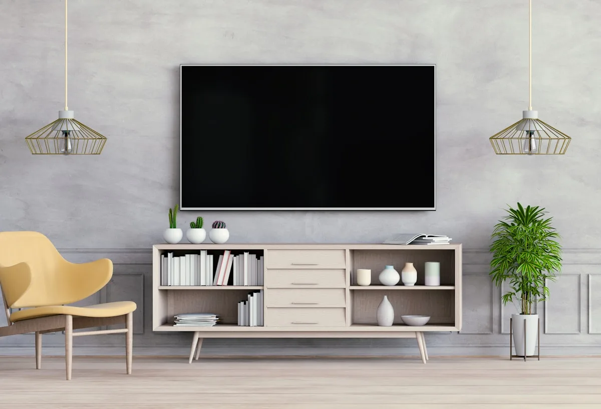 Melhores TVs 55 polegadas para games 2026: seis modelos comparados TV 55 polegadas 4K gamer em sala com distância ideal do sofá e PS5 conectado via HDMI 2.1