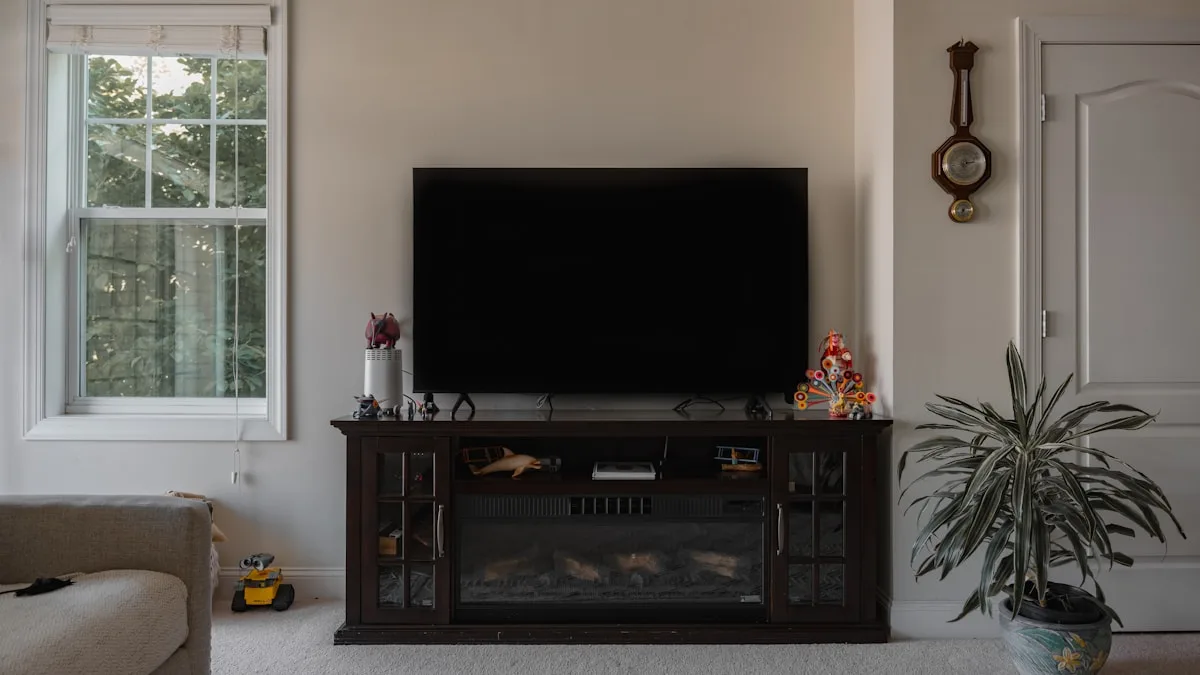 Comparativo de TVs para games custo-benefício mostrando especificações de HDMI, Hz e painel lado a lado