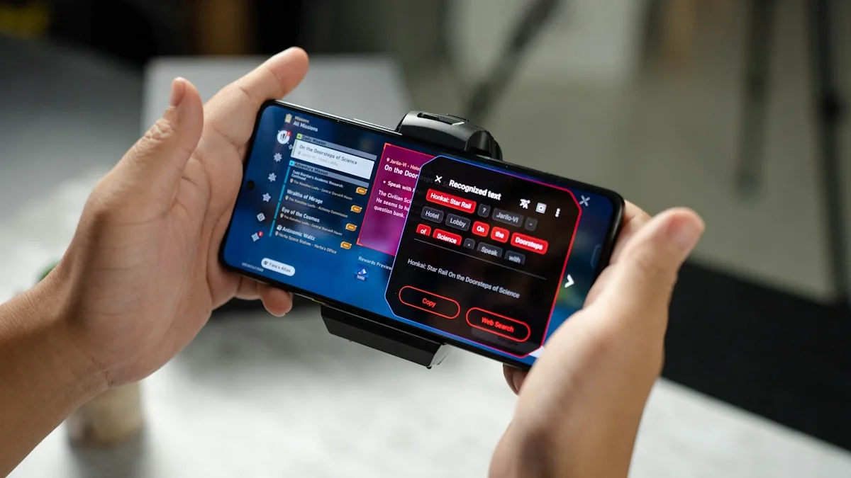 Cloud gaming no celular com 5G — a conexão importa mais que o chip Celular com 5G conectado a controle Bluetooth jogando via cloud gaming em alta qualidade