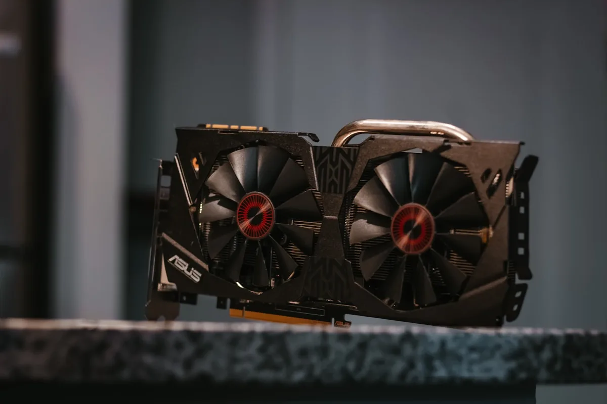 GPU-Z revela horas de uso e versão de BIOS — dados que indicam uso em mineração GPU-Z mostrando horas de uso e informações de BIOS de placa de vídeo para inspeção