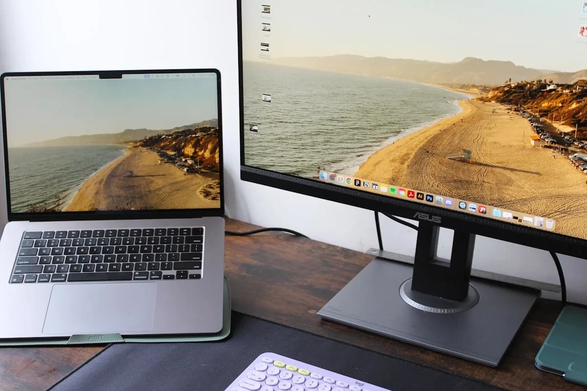 Como conectar monitor portátil no notebook Capa editorial (Unsplash) do artigo como conectar monitor portatil no notebook