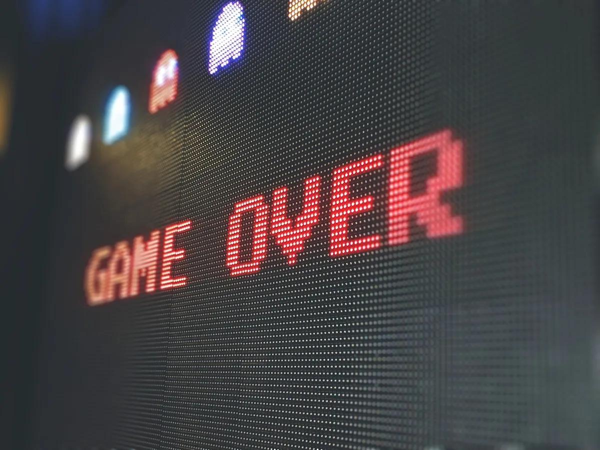O que é deadzone no controle — zona morta do analógico Controle gamer com analógico em destaque — zona morta (deadzone) é a área central do stick que não gera input no jogo