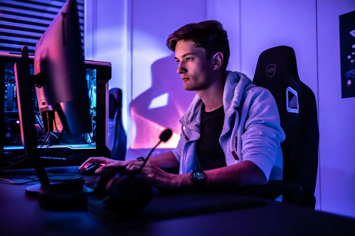 DT3 Nero Black Review 2026 Cadeira gamer ergonômica com tecido respirável em setup de trabalho e jogo premium
