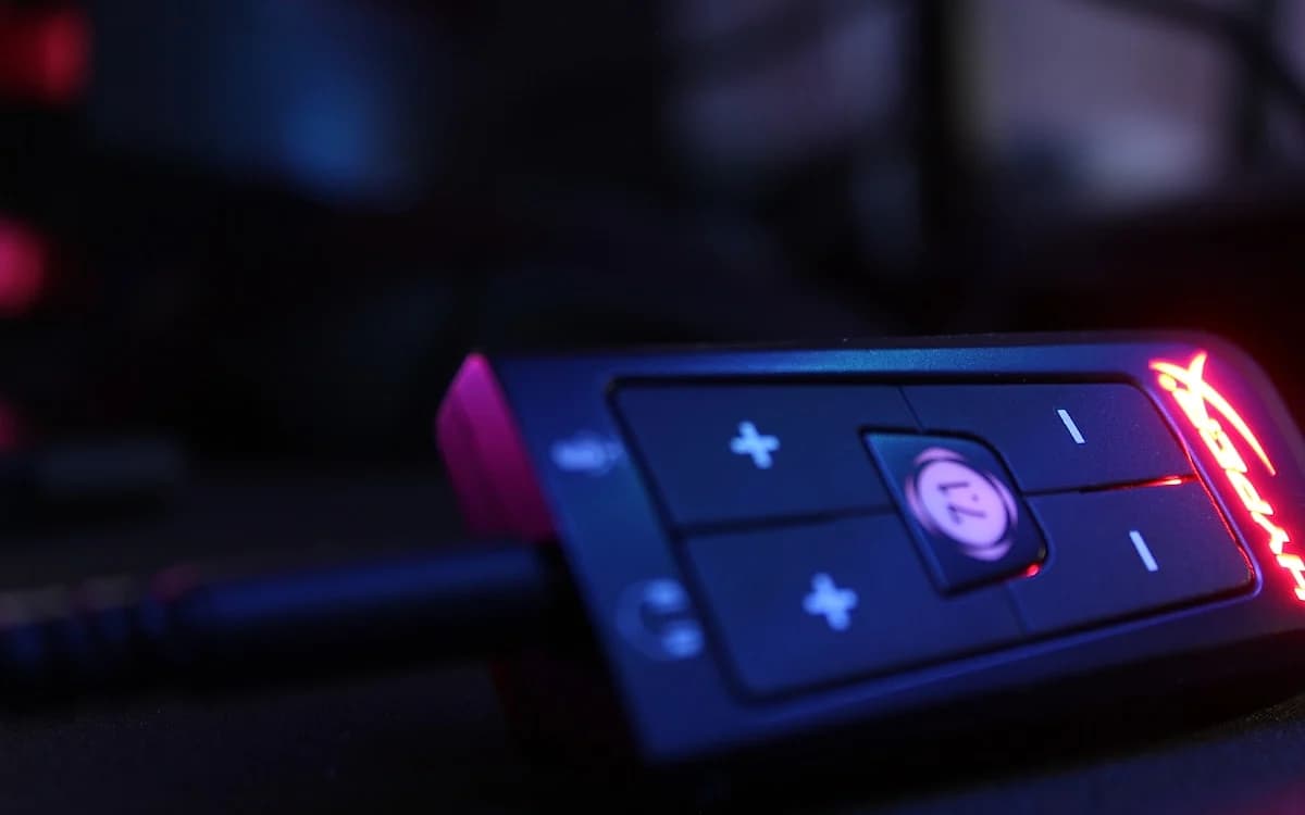 Review Elgato Stream Deck MK.2 2026 — Vale a Pena? Setup de criador de conteúdo com equipamentos para streaming e produção de vídeo