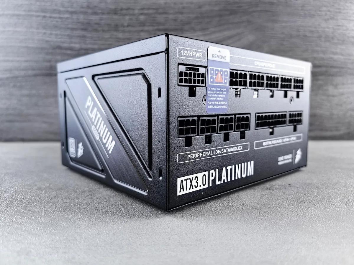 Melhores Fontes para PC Gamer 2026 Fonte de alimentação para PC Gamer com certificação 80 Plus Gold e cabos modulares em setup de alto desempenho