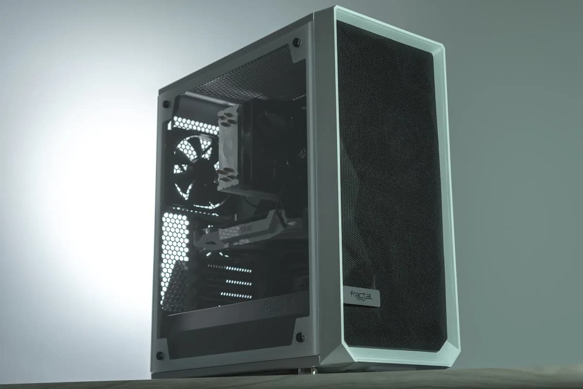 Melhores Gabinetes Gamer 2026 Gabinete gamer mid tower com vidro temperado lateral, ventoinhas ARGB e placa de vídeo dedicada instalada