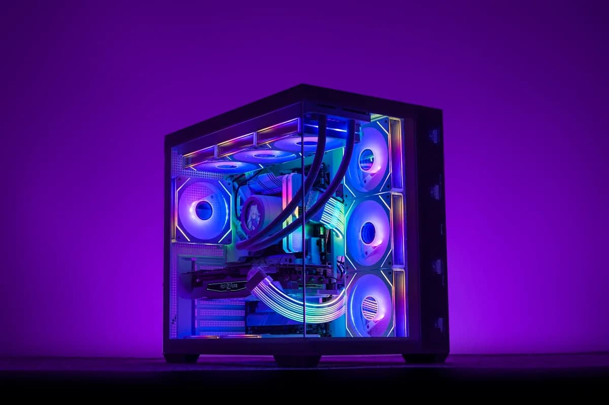 Melhor gabinete gamer até 300 em 2026 Gabinete gamer mid tower de entrada com painel frontal em mesh e ventoinha visível