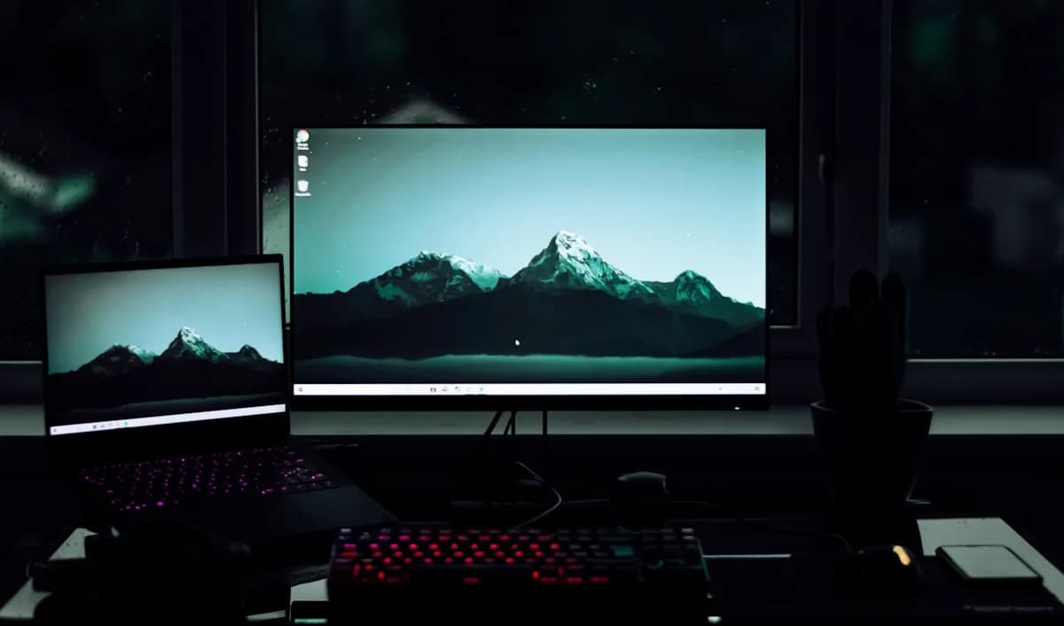Melhor monitor portátil gamer até 2000 reais Capa editorial (Unsplash) do artigo melhor monitor portatil gamer ate 2000