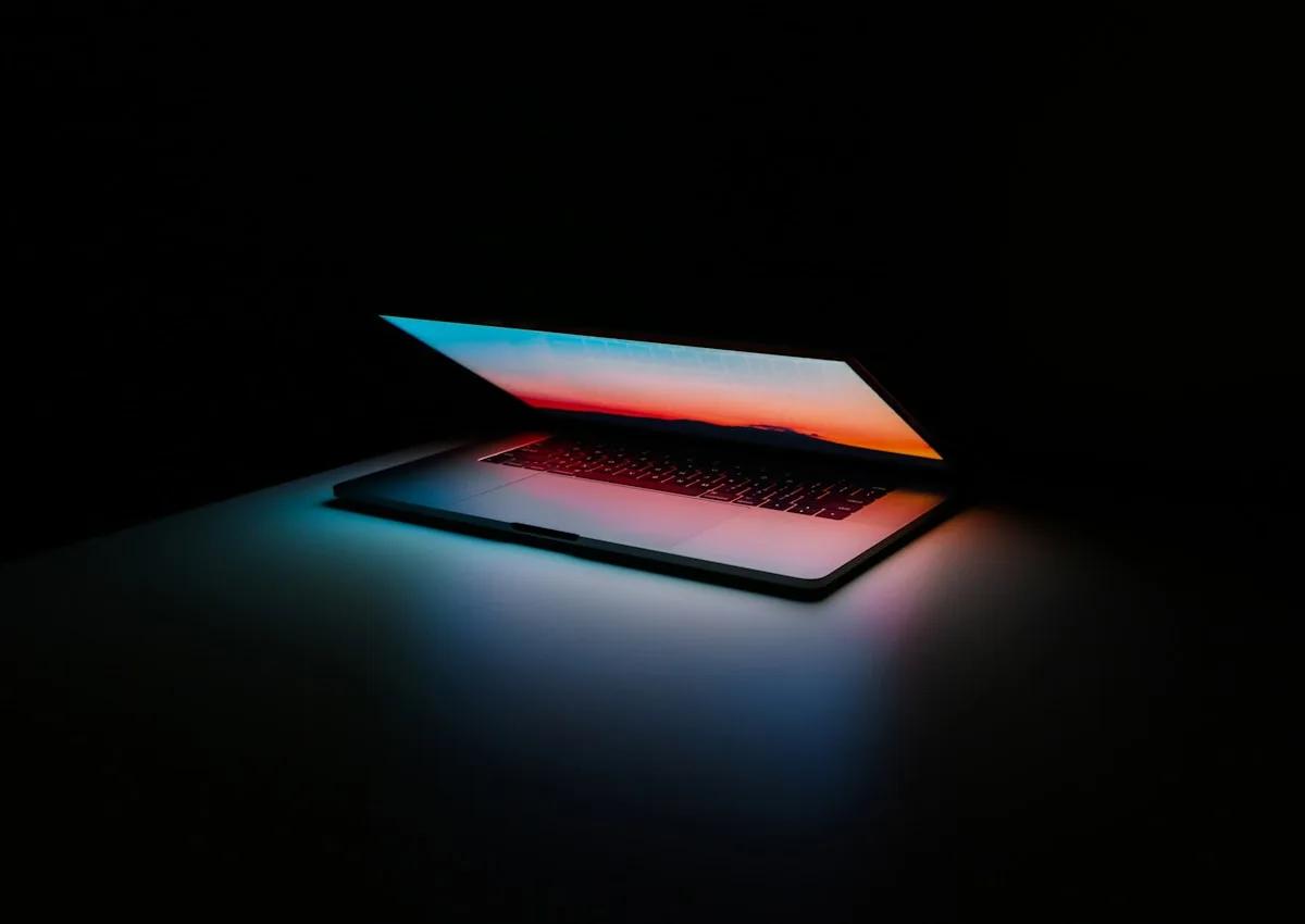 Melhor notebook gamer RTX 4060 em 2026 Notebook gamer premium com teclado RGB e setup gaming moderno