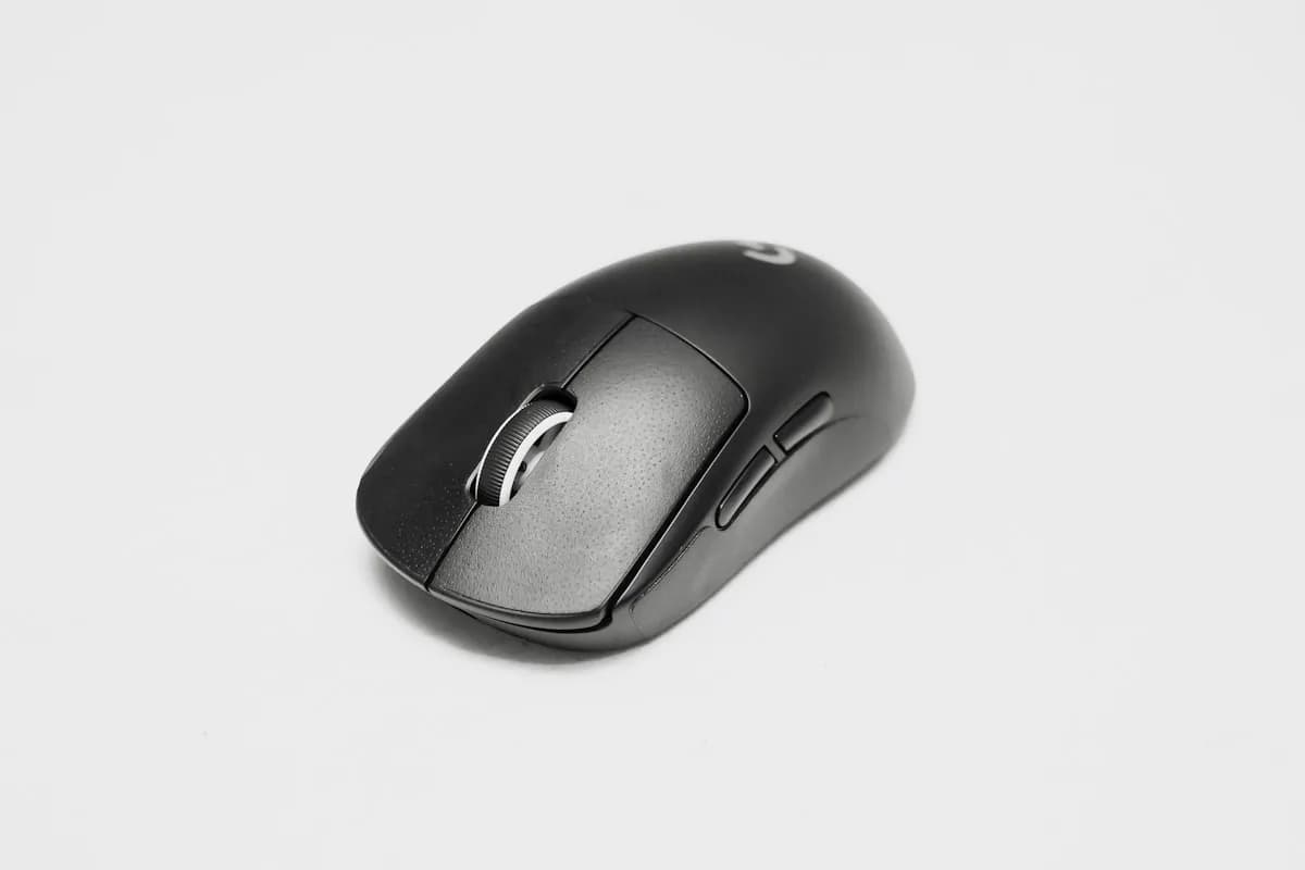 Razer Viper V3 Pro Review 2026 Razer Viper V3 Pro mouse gamer sem fio simétrico ultraleve de 54 g em setup gamer