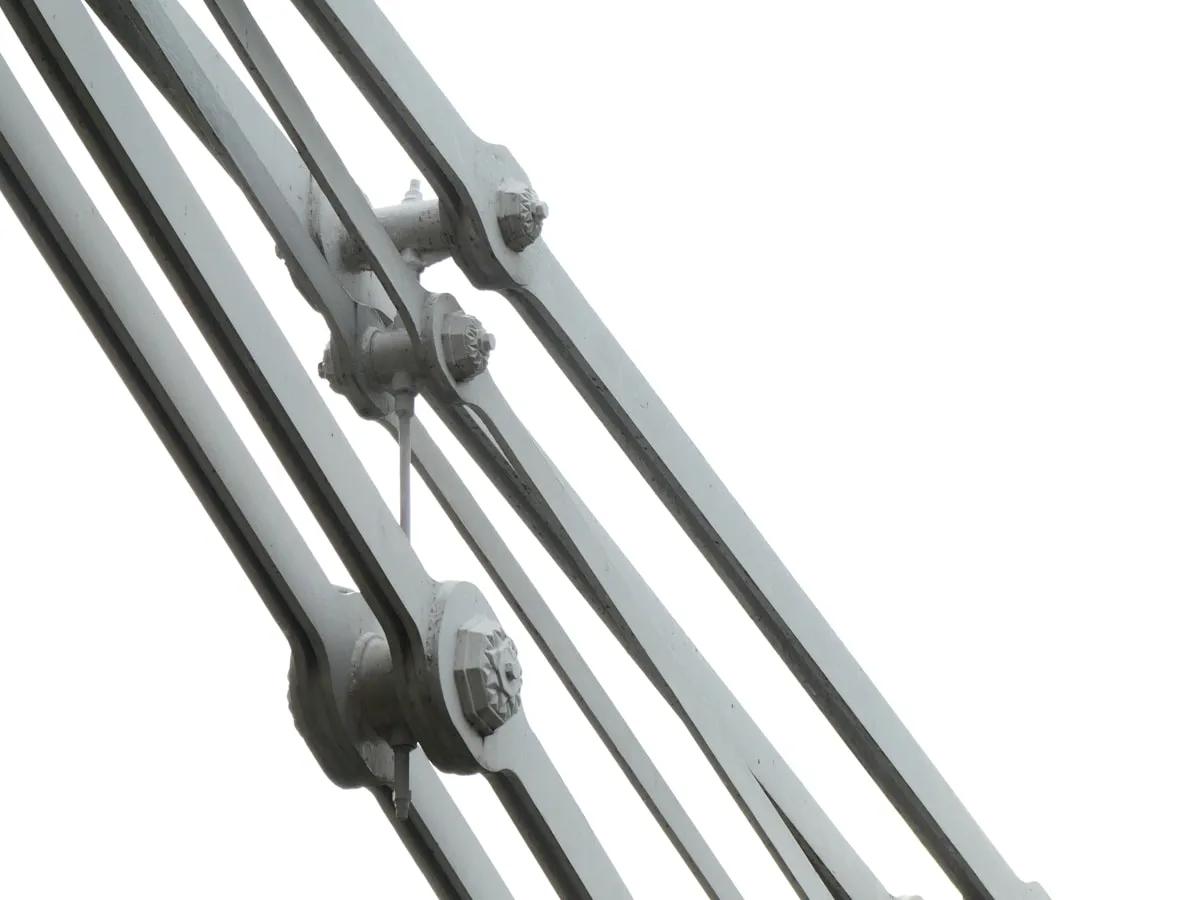 Suporte de Monitor com Gas Spring Vale a Pena em 2026 Mecanismo articulado de suporte de monitor com parafusos de ajuste em close-up