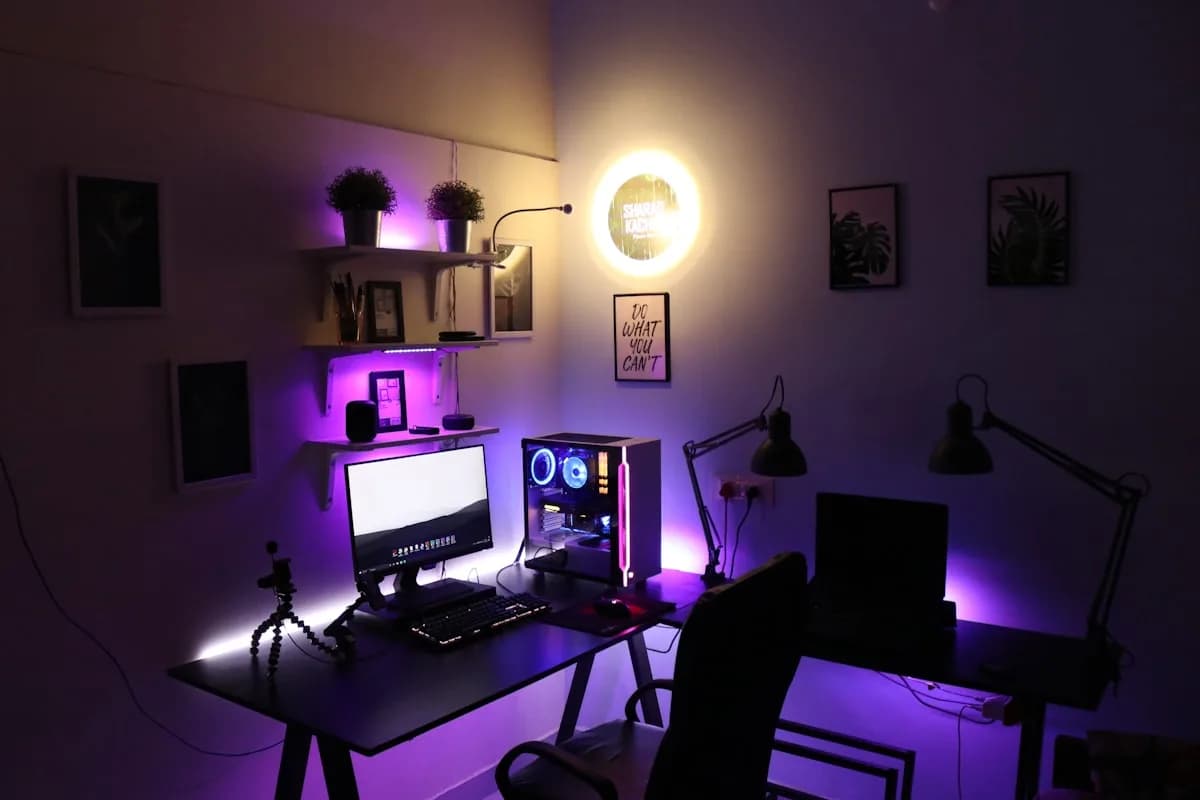 TGT Heron TC2 Review 2026 Setup gamer com cadeira em frente a mesa com monitor e periféricos — contexto de uso TGT Heron TC2