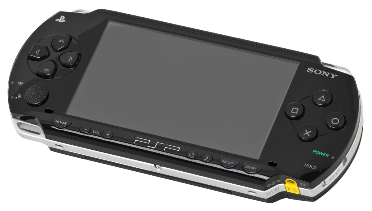 Comparação entre PPSSPP Gold e versão gratuita do emulador PSP Comparação entre PPSSPP Gold e versão gratuita do emulador PSP para Android, destacando diferenças de desempenho e recursos.
