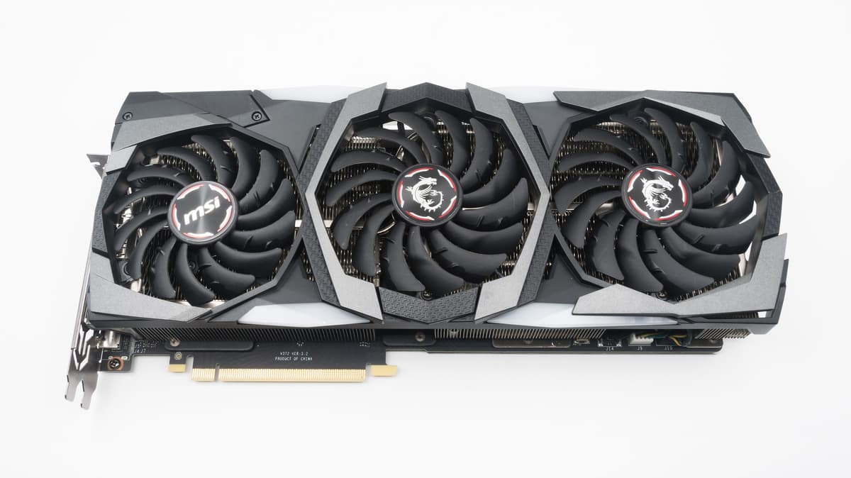 Placa de vídeo RTX em setup de PC moderno Placa de vídeo moderna em um setup de PC, exemplificando o significado de RTX no hardware para gamers.