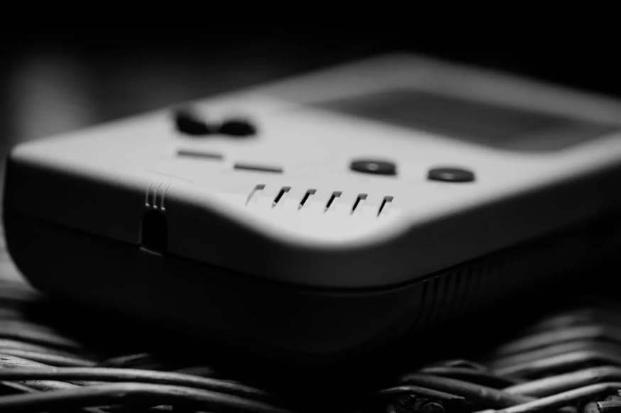 Anbernic Vale a Pena? Build, Firmware e Suporte em 2026